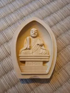 Nichiren Shonin Statue in a Case (懐中仏) – Gasshodo
